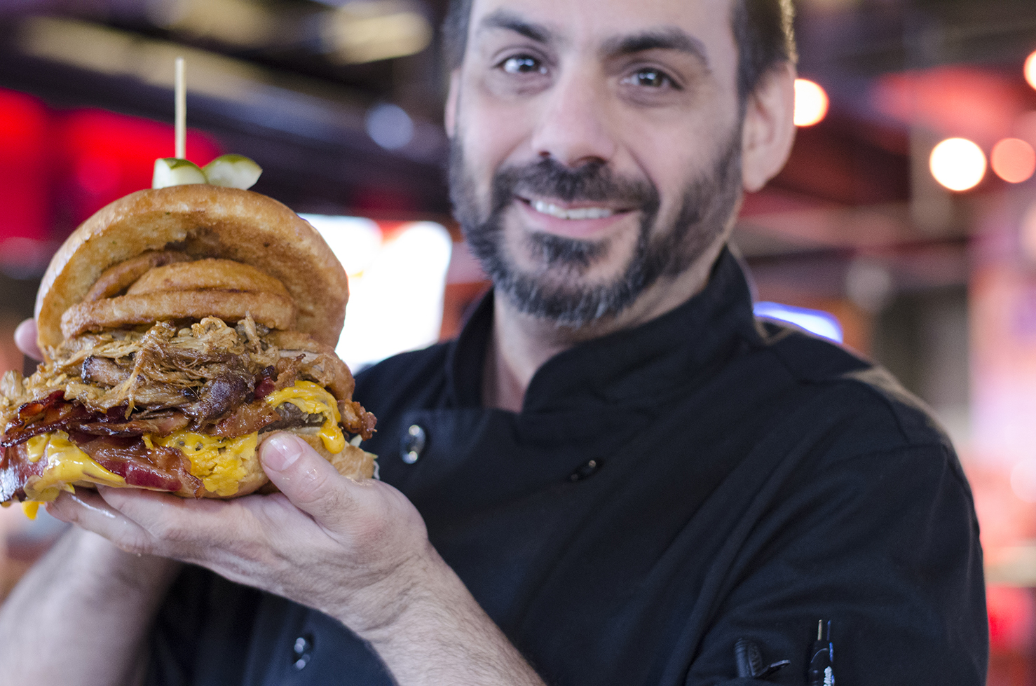 The Bull&#39;s 4lb Burger is roughly the size of chef <b>Scot Brooks</b>&#39; head - Bull-Barrel-Burger-2015-281